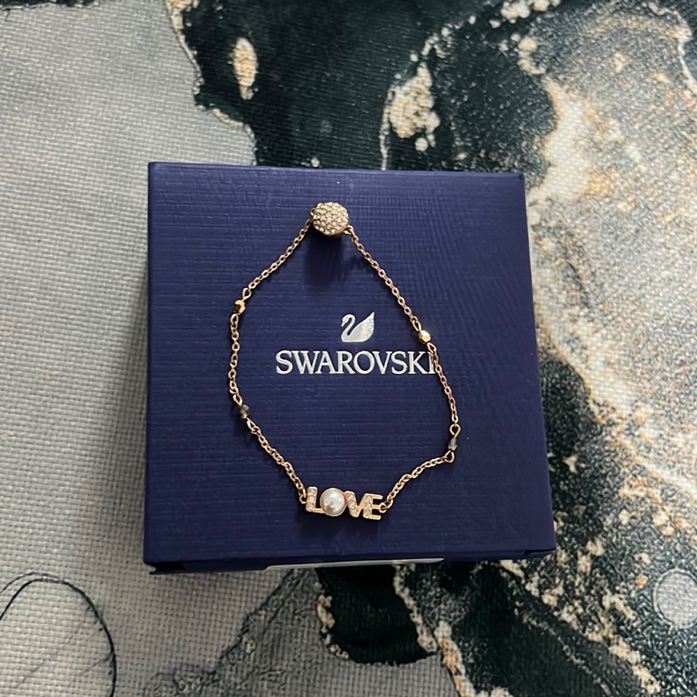 Never worn Swarovski bracelet!!